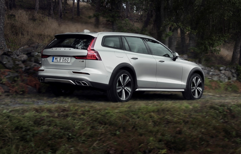 2021 Volvo V60 Cross Country Redesign, Hybrid, Specs, and ...